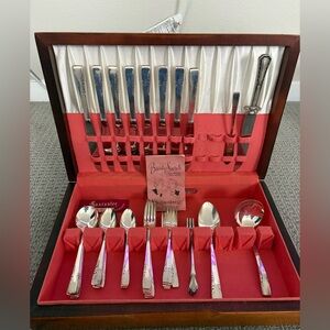 Vintage 1881 Rogers by ONEIDA  SILVERPLATE Flatware  Art l 61 Piece Set
